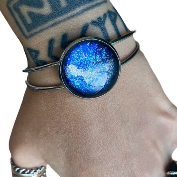 Handmade Dark blue & silver galaxy northern lights cuff bracelet - Picture 7 of 11